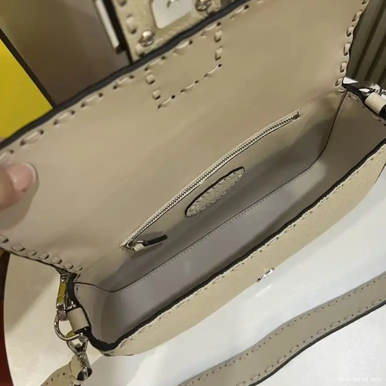 Cheap Medium Leather Selleria In Beige Cuoio Bag Fendi Baguette Romano 0506